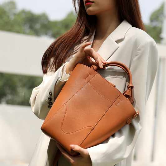 Cowhide Shoulder Bag With Niche Design And Large Capacity